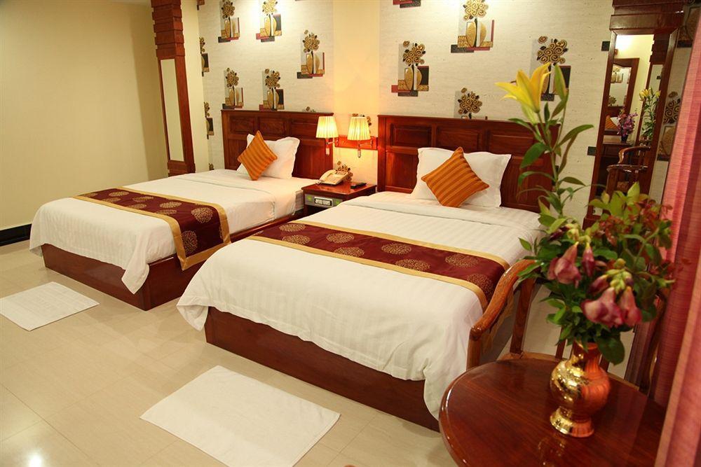 Huang Ting Hotel Phnom Penh Exterior photo