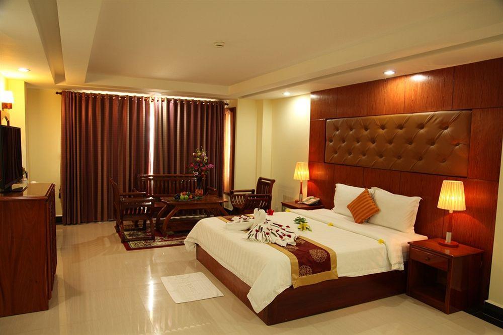 Huang Ting Hotel Phnom Penh Exterior photo