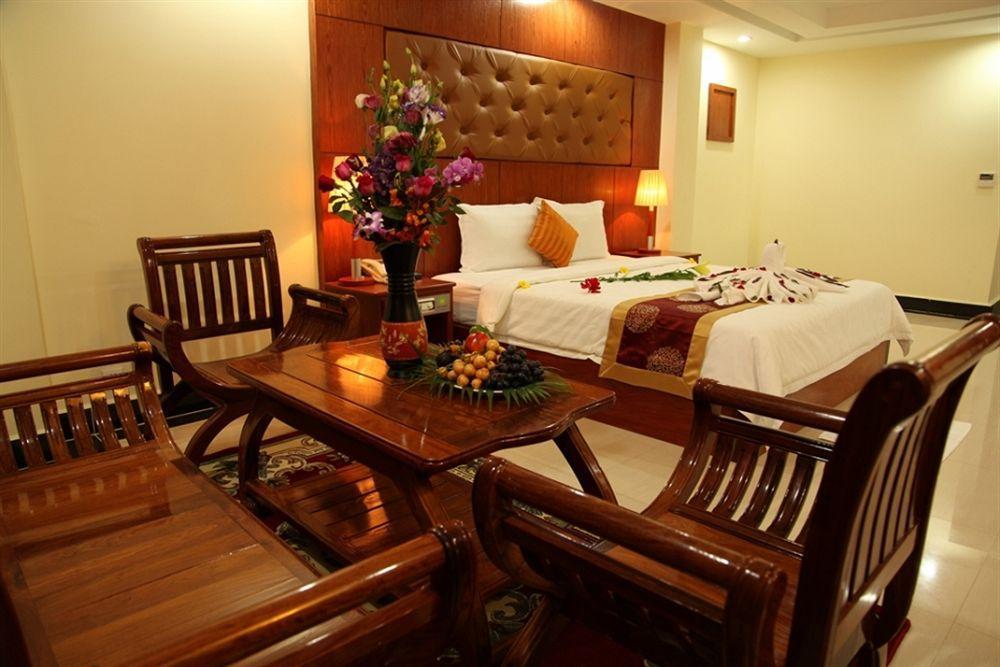 Huang Ting Hotel Phnom Penh Exterior photo