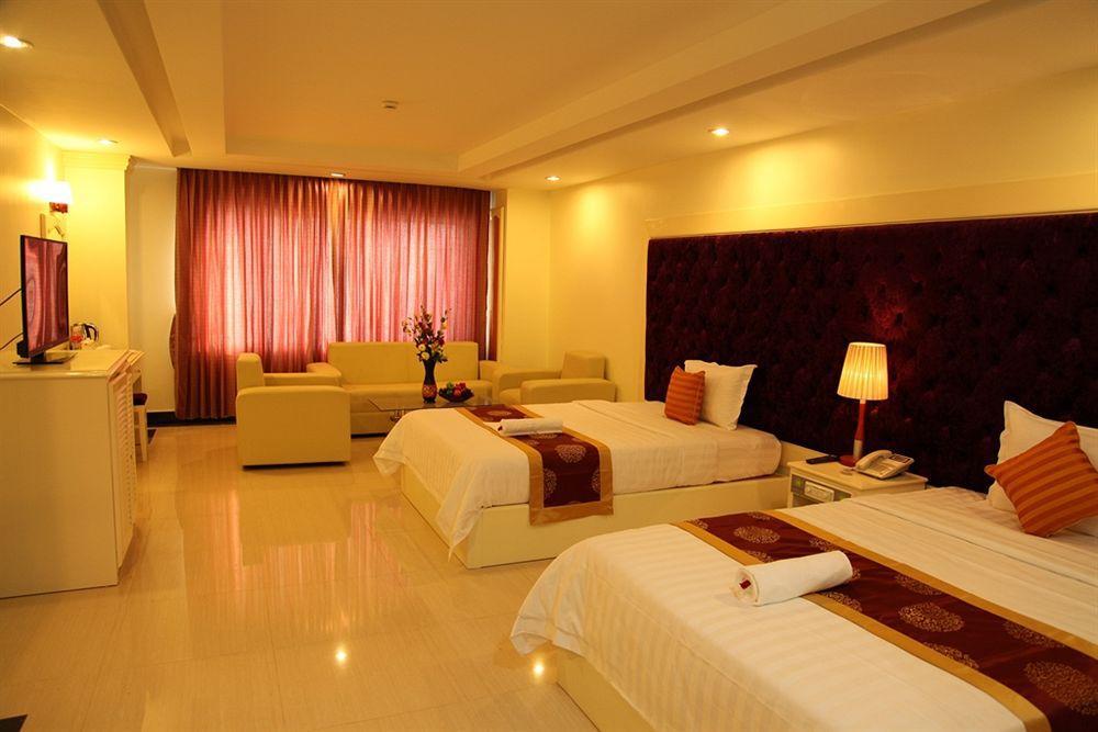 Huang Ting Hotel Phnom Penh Exterior photo