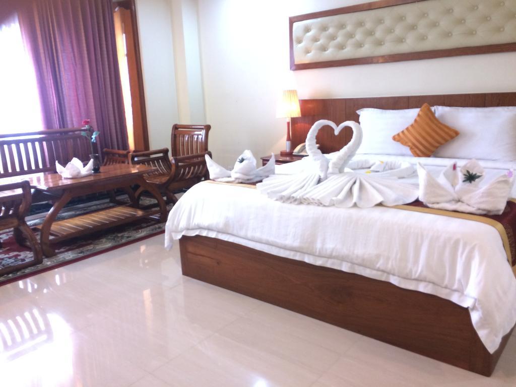 Huang Ting Hotel Phnom Penh Exterior photo