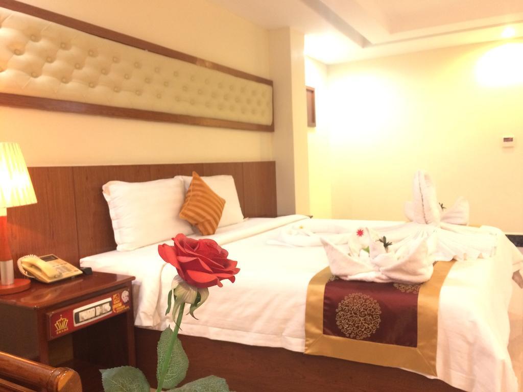 Huang Ting Hotel Phnom Penh Exterior photo